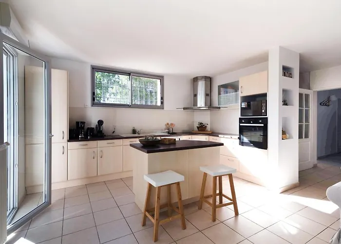 Guilhermy - Maison Contemporaine Avec Jardin Holiday home